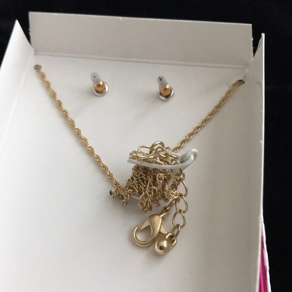 🌺 3 for $15 🌺 - Picture 2 of 3